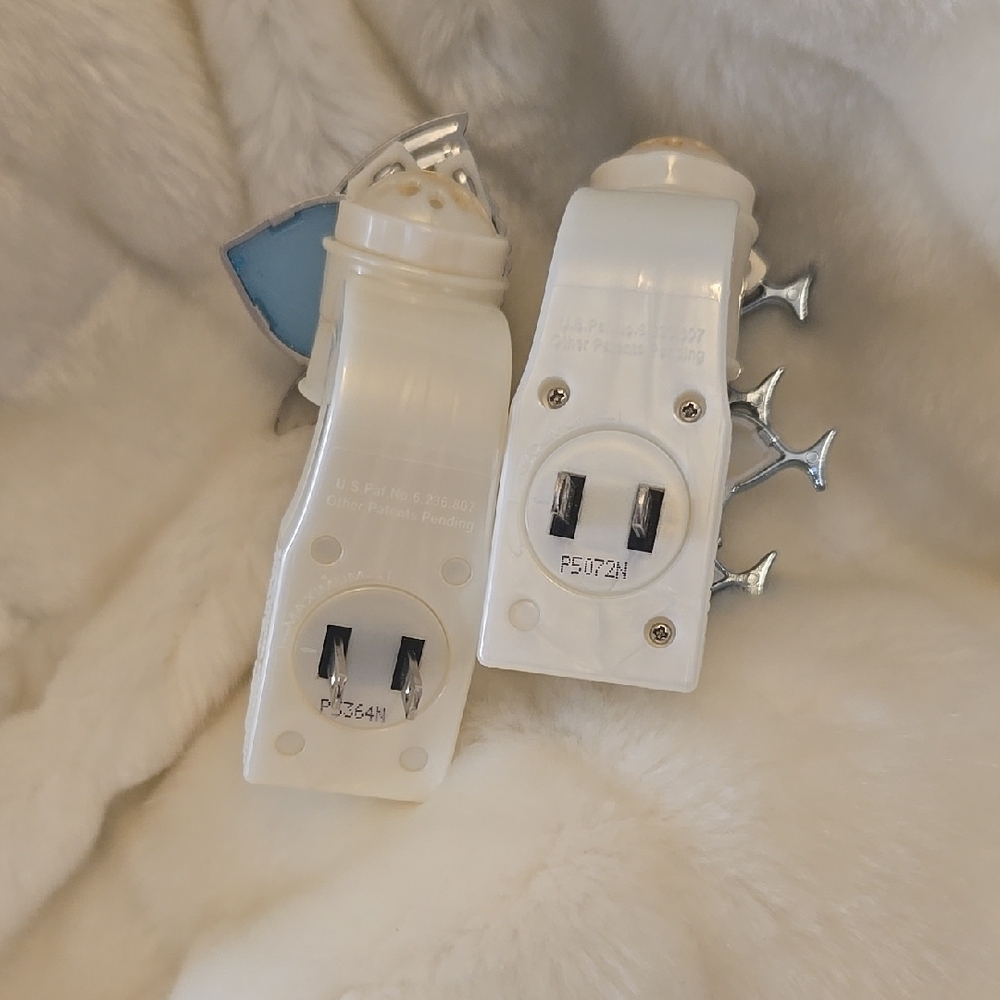 Chic Silver and White Fish Wall Plug Ins Set - Picture 3 of 5
